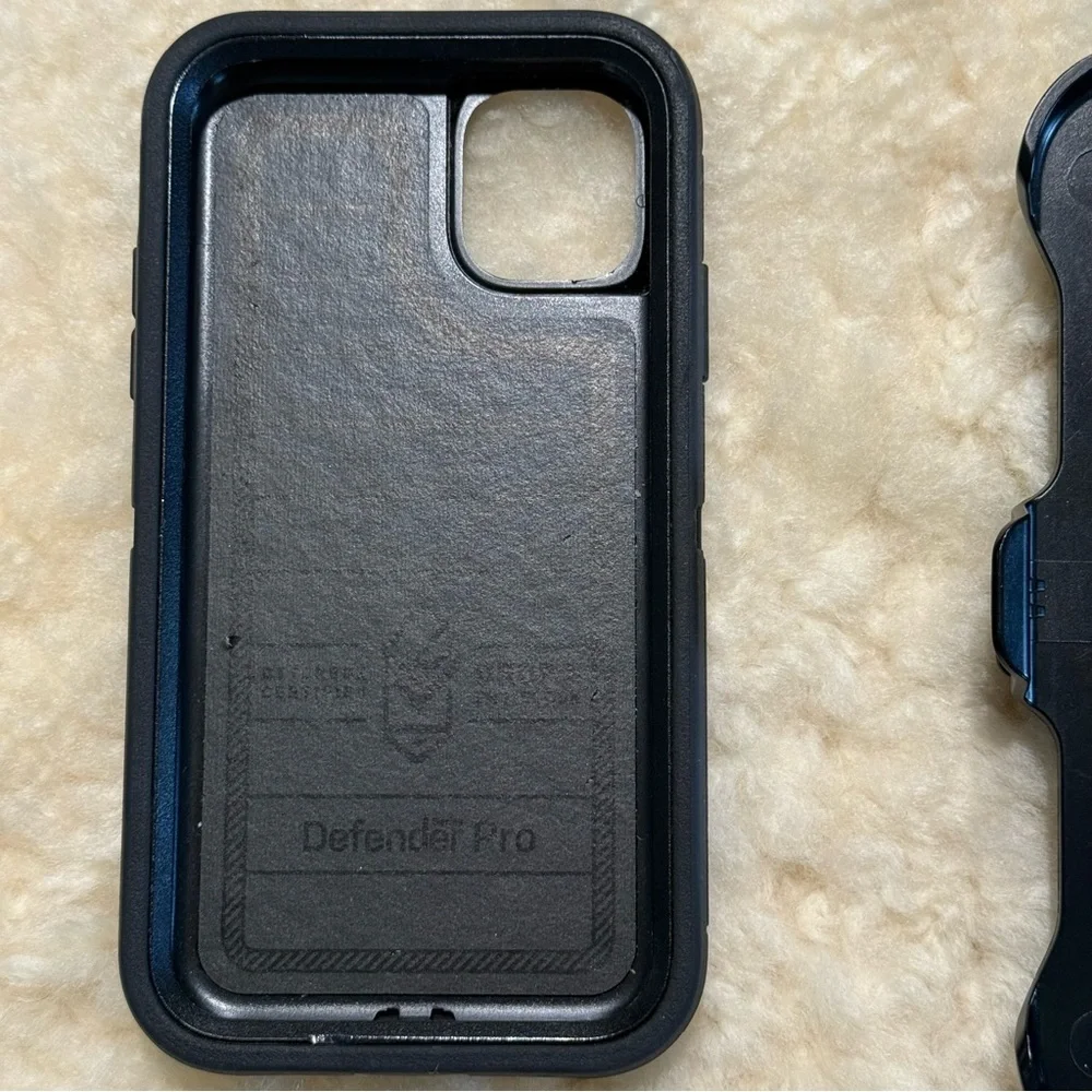 OtterBox Rugged Black Case with Clip